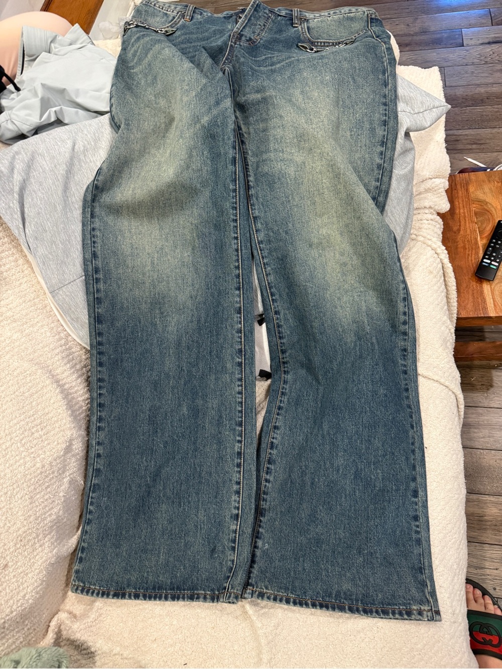 Gucci Washed Blue Denim Jeans with Signature Hardware - Picture 2 of 15